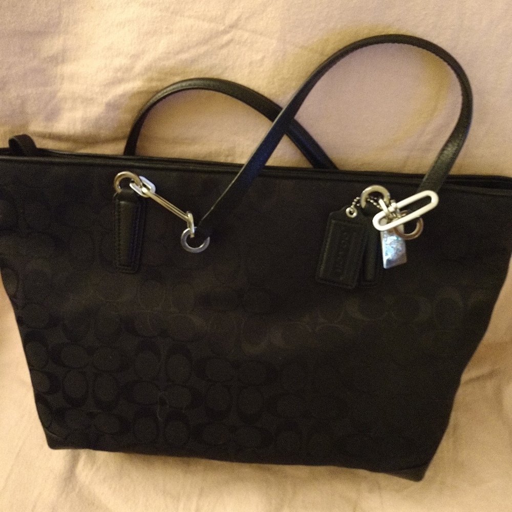 ***SOLD***Coach Tote bag - Picture 1 of 4
